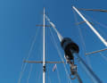 Securing the profile forestay: When the genoa is furled, the genoa halyard and the profile forestay can rub against each other in the wind. This makes a loud noise but is easy to fix: simply wrap the halyard around the forestay and secure it
