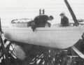 L'hiver précédant leur fuite, les Schröder ont entièrement révisé leur bateau afin de le préparer et de l'équiper pour le voyage prévu vers l'Ouest