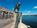 La statue de bronze "La Sirena Mô" dans le port de Mahón rappelle la légende locale d'une sirène qui tomba amoureuse du fils naufragé d'un général carthaginois.