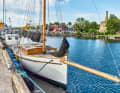 Fårösund offre des ports protégés et dispose d'une bonne accessibilité et de services.