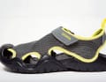 Eine ebenfalls bordtaugliche Sandale von Crocs.
