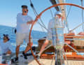 Le skipper Peter Holmberg et le tacticien Francesco Angelis, tous deux avec des chaussures de la gamme Ultra de Vans.