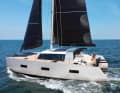 Massive and striking: the high hulls and the massive superstructure with large windows characterise the look.