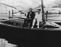 Albert Einstein a bordo del suo amato gommone da crociera "Tümmler", regalatogli da amici facoltosi per il suo 50° compleanno.