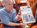 Thomas Körner custodisce vecchi album fotografici e diari di bordo come un tesoro prezioso.