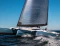 Breakwater: The edge in the main hull enlarges the living space and also acts as a water deflector.