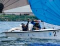 L'esprit d'équipe plutôt que le handicap : en faisant de la voile, de nombreuses restrictions sont temporairement oubliées.