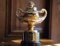 Hässlich wie alle großen Pötte: Der Admiral’s Cup steht dem America’s Cup in nichts nach.