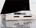 Nautitech 41s: Sehr leicht, vielfältig ausgestattet und variantenreich im Inneren. Als ganz neue Art Kat bewirbt die zu Bavaria Yachts gehörende Werft ihr neues Einsteigermodell. Die Räder stehen im Heckbereich. Rumpflänge 12,60 m; Breite 7,39 m; Gewicht 9,0 t; Preis steht noch nicht.