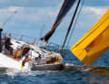 Fun without sweat: The Hanse is very well balanced and requires almost no counter rudder to stay on course.