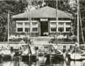The WSC inaugurates its first clubhouse on the Mittelmole in 1926. The joy is short-lived: after the war, the building goes to the maritime police and later to the state sports association.
