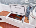BeneteauOceanis 37.1 : Exemplaire. Sur le Beneteau, des rangements sont intégrés dans les coffres arrière.
