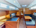 Bavaria C38: It feels like the most spacious boat in the group. The large windows also contribute to this. The saloon table is comparatively small.