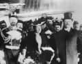 Unbedingt deutschen Sekt zu verwenden war dem Festkomitee vom 
deutschen Botschafter 
nahegelegt worden.