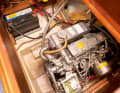 Clean and well maintained: An engine bilge with some dust. Heavy soiling indicates a lack of care. However, a freshly cleaned engine compartment may be an attempt to conceal damage.