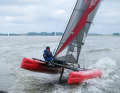 Und Abflug! Mit einem Schwimmer in der Luft wird der Happy Cat Star Carbon 14 Knoten schnell.