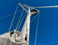 The aluminium mast with two spreaders is rigged with a lot of tension and pre-bending.