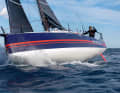 Semi-scow: JPK 1050: non così estremo come il "Palanad 4", ma altrettanto superiore nelle regate IRC, il 35 piedi del progettista Jacques Valer mostra il potenziale del principio.