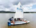 Catamaran SUP fait maison : le système composé de deux beams et d'un longeron qui constitue également la dérive est modulaire et facile à monter et à démonter, même à bord.