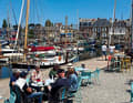 De la marée à la table. Petits cafés directement sur les quais du port de Paimpol.