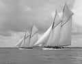 La “Meteor IV” dell’Imperatore (a sinistra) e la “Germania” di Krupp durante una regata sul Solent nell’estate del 1912.