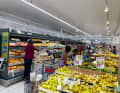 Frischware im Supermarkt auf Martinique. Die französische Karibikinsel hat in Sachen Lebensmittel alles zu bieten, was sich Langfahrtsegler aus aller Welt für ihre Proviantlast wünschen könnten.