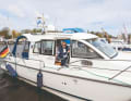 Renate Weineck either manages the harbour manoeuvres on her own or comes across people who are willing to help.