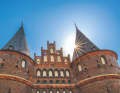 Le musée de la Holstentor retrace l'évolution fulgurante de la ville. C'est ici qu'est née cette puissante confédération de villes : Lübeck est considérée comme la « reine de la Hanse ».