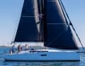 Afin de pouvoir exploiter pleinement le bateau, un équipement de voile ultramoderne a été installé à bord.