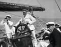 Georg V. (1865–1936), bekannt als „Sailor King“, erbte die „Britannia“ von seinem Vater und führte sie mit echter
Leidenschaft. Er war nicht nur Eigner,
sondern packte an Bord mit an.