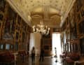 La grande collection d'art de la famille orne le Palazzo Borromeo selon le « style de Saint-Pétersbourg ».