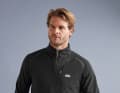 Das OS Performance Jacket von Gill soll Segler an kalten Tagen warm halten.
