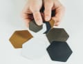 Les Hex-Patches sont autocollants et disponibles en différentes couleurs.