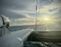 Le "Maxi Edmond de Rothschild" de Charles Caudrelier vogue vers l'horizon