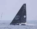 Erhabener Moment: Charles Caudrelier treibt seine Gitana-Gigantin "Maxi Edmond de Rothschild" durchs Südmeer, Albatrosse begleiten den Spitzenreiter der Arkea Ultim Challenge