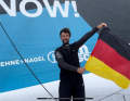 Boris Herrmann feiert im Transat-Ziel den zweiten Platz