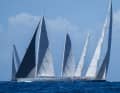 Treffen der Segel-Giganten: Konstante Passatwinde sorgen für spannende Regatta-Szenen rund um die 21 Quadratkilometer große Insel St Barths