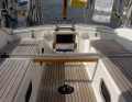 Cockpit : Le Traveller divise le cockpit, mais ne dérange pas beaucoup, l'espace est bon. En cas de pilotage à la roue, le couvercle du coffre de rangement disparaît