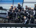 Après la cinquième manche du tournoi à la ronde contre Luna Rossa, l'équipe Emirates Team New Zealand a emmené Tom Cruise à bord du NZL5 pour une petite sortie en mer dans la baie de San Francisco. Coupe Louis Vuitton 2013, San Francisco.