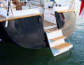 Optimisable : la plateforme de bain rabattable sur le bateau de test est petite et difficile à manœuvrer.