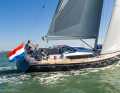 Contest 42 CS: confortevole tourer con un'ampia tuga. Inoltre, un assetto alto e sportivo. Numerose opzioni per gli interni