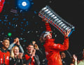 The heroine of the last edition: Carolijn Brouwer. The Dutchwoman won alongside Charles Caudrelier with Dongfeng. This time, however, she is not taking part - although she was involved in a VO65 campaign, this failed due to financial difficulties