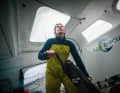 "Holcim – PRB"-Seglerin Abby Ehler am Grinder. Die Britin kämpft bei ihrer vierten Weltumsegelung um den ersten Sieg