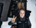 Malizia-Seglerin Rosalin Kuiper trocknet ihre Haare etwas anders als an Land