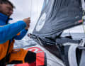 Böse Überraschung für Charlie Enrights Team 11th Hour Racing: Ein riesiger Riss im Großsegel stellt das Weitersegeln in Frage