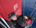 Rosalin Kuiper, dans le gréement du "Malizia - Seaexplorer", a réalisé un travail important lors de la réparation du mât.