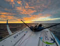Der Hintergrund wunderschön, der Vordergrund eher weniger: Der Mast der The- Ocean-Race-Gesamtführenden "Holcim – PRB" ist am Donnerstag gebrochen