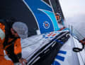 "Mālama"-Skipper Charlie Enright bei der Arbeit an Deck
