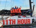 Hier feiern die Etappensieger vom Team 11th Hour Racing ihren Erfolg im dänischen Segelhafen Aarhus