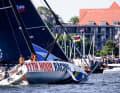 Les futurs vainqueurs de Charlie Enrights se sont approchés du rivage lors du Fly-by de Kiel.